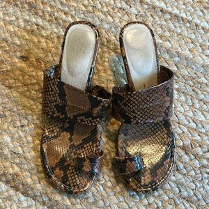 INTENTIONALLY BLANK, US 8, Snakeskin heels